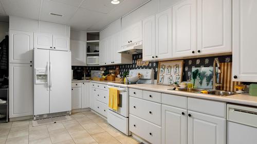 11935 Okanagan Centre Road, Lake Country, BC - Indoor Photo Showing Kitchen With Double Sink