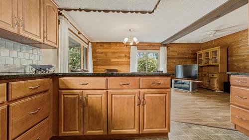 7603 De Jong Drive, Coldstream, BC - Indoor Photo Showing Kitchen