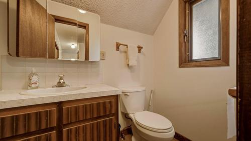 7603 De Jong Drive, Coldstream, BC - Indoor Photo Showing Bathroom