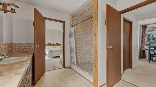 7603 De Jong Drive, Coldstream, BC - Indoor Photo Showing Bathroom