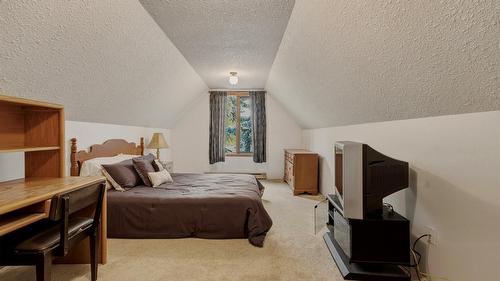 7603 De Jong Drive, Coldstream, BC - Indoor Photo Showing Bedroom