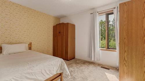 7603 De Jong Drive, Coldstream, BC - Indoor Photo Showing Bedroom