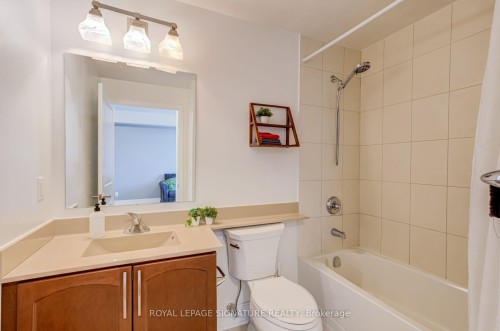506-144 Park Street, Waterloo, ON - Indoor Photo Showing Bathroom