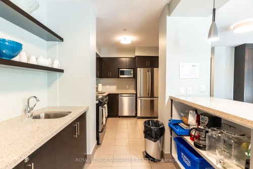 506-144 Park Street, Waterloo, ON - Indoor Photo Showing Kitchen With Upgraded Kitchen