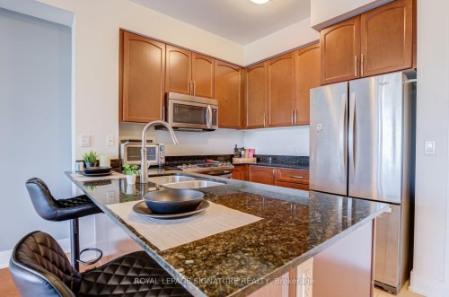 506-144 Park Street, Waterloo, ON - Indoor Photo Showing Kitchen With Double Sink With Upgraded Kitchen