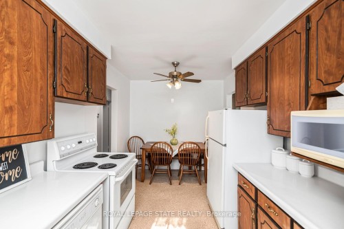 124 Broker Drive, Hamilton, ON - Indoor Photo Showing Kitchen
