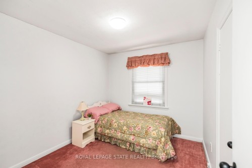 124 Broker Drive, Hamilton, ON - Indoor Photo Showing Bedroom