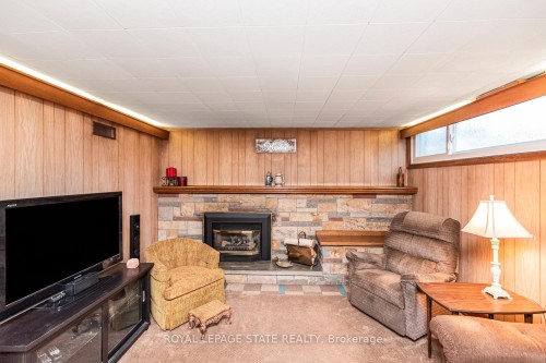 124 Broker Drive, Hamilton, ON - Indoor With Fireplace