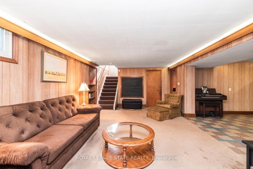 124 Broker Drive, Hamilton, ON - Indoor Photo Showing Living Room
