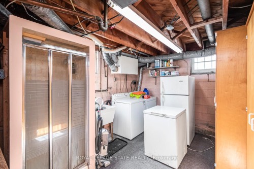 124 Broker Drive, Hamilton, ON - Indoor Photo Showing Laundry Room