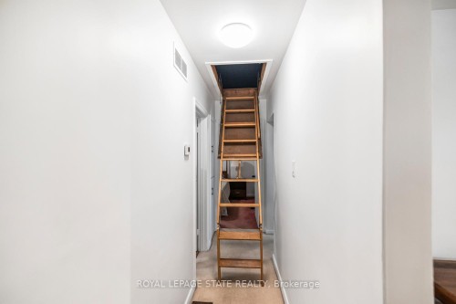 124 Broker Drive, Hamilton, ON - Indoor Photo Showing Other Room
