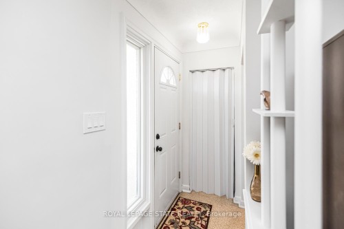124 Broker Drive, Hamilton, ON - Indoor Photo Showing Other Room