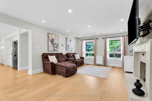 163 Confederation Street, Halton Hills, ON - Indoor Photo Showing Living Room