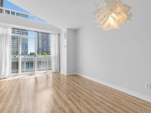 438-1029 King Street W, Toronto, ON - Indoor Photo Showing Other Room