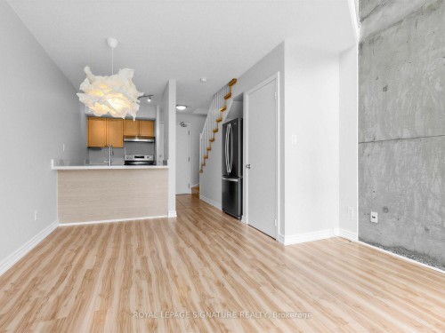 438-1029 King Street W, Toronto, ON - Indoor Photo Showing Kitchen