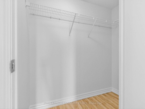 438-1029 King Street W, Toronto, ON - Indoor With Storage