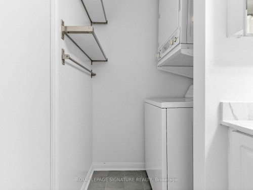 438-1029 King Street W, Toronto, ON - Indoor Photo Showing Laundry Room