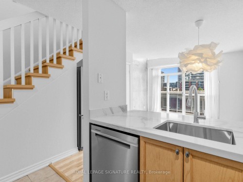 438-1029 King Street W, Toronto, ON - Indoor Photo Showing Kitchen