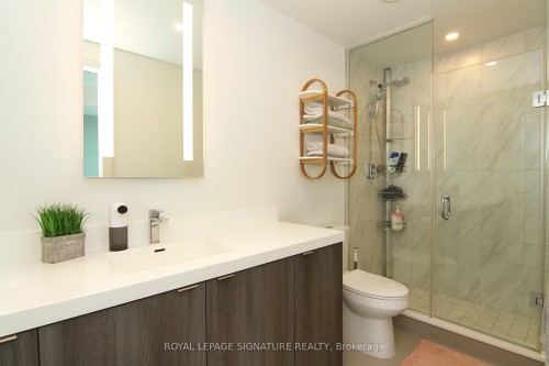 2009-30 Inn On The Park Drive, Toronto, ON - Indoor Photo Showing Bathroom