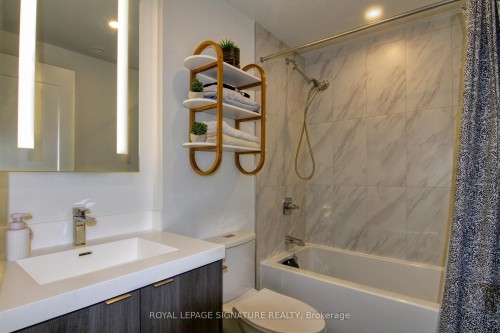2009-30 Inn On The Park Drive, Toronto, ON - Indoor Photo Showing Bathroom