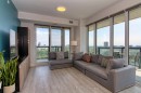 2009-30 Inn On The Park Drive, Toronto, ON  - Indoor Photo Showing Living Room 