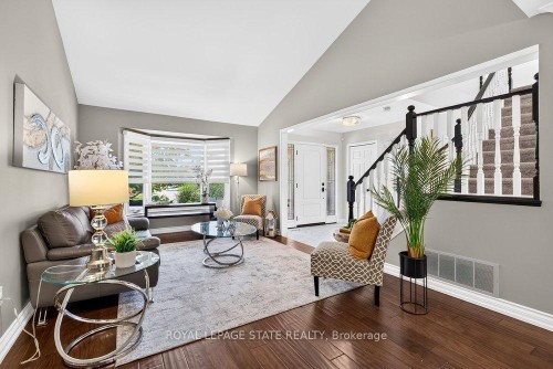 5140 Crimson King Way, Lincoln, ON - Indoor Photo Showing Living Room
