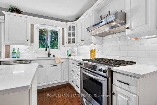 5140 Crimson King Way, Lincoln, ON - Indoor Photo Showing Kitchen With Upgraded Kitchen