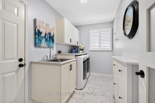 5140 Crimson King Way, Lincoln, ON - Indoor Photo Showing Laundry Room