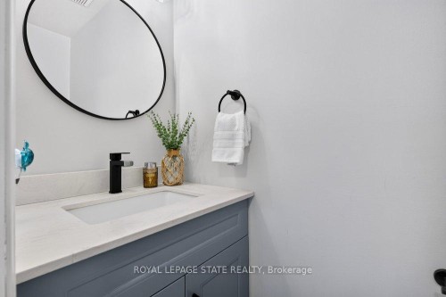 5140 Crimson King Way, Lincoln, ON -  Photo Showing Bathroom