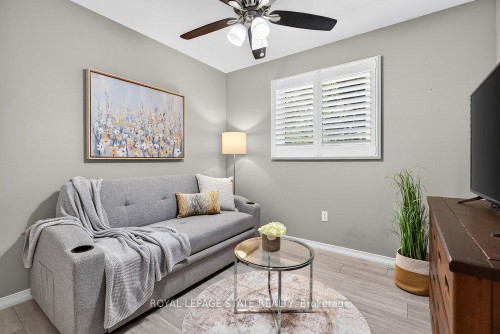 5140 Crimson King Way, Lincoln, ON - Indoor Photo Showing Living Room