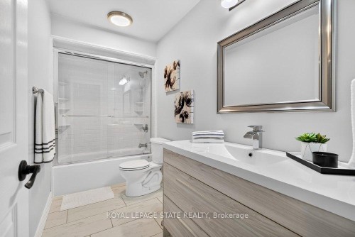 5140 Crimson King Way, Lincoln, ON - Indoor Photo Showing Bathroom