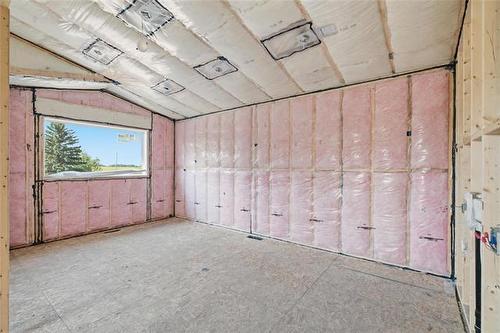 23109 Springfield 63N Rd, Springfield Rm, MB - Indoor Photo Showing Other Room