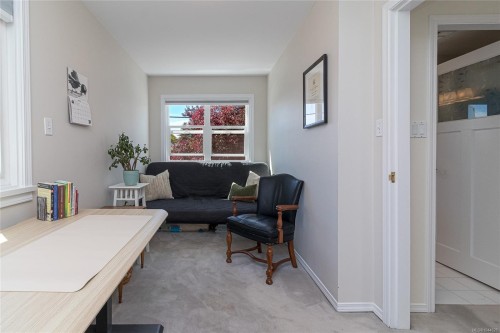 #B-1601 Haultain St, Victoria, BC - Indoor Photo Showing Living Room