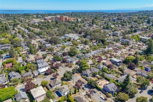 #B-1601 Haultain St, Victoria, BC - Outdoor With View
