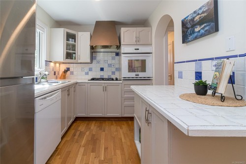 #B-1601 Haultain St, Victoria, BC - Indoor Photo Showing Kitchen