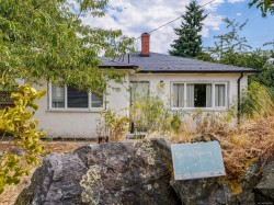 2607 Shelbourne St Victoria, BC V8R 2Z2