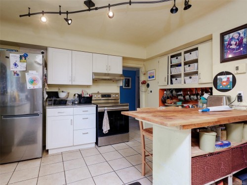 2607 Shelbourne St, Victoria, BC 