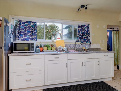 2607 Shelbourne St, Victoria, BC 