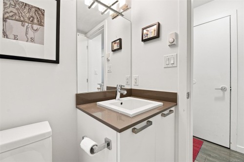 #215-517 Fisgard St, Victoria, BC - Indoor Photo Showing Bathroom