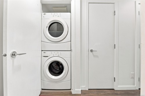 #215-517 Fisgard St, Victoria, BC - Indoor Photo Showing Laundry Room
