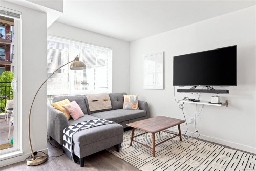 #215-517 Fisgard St, Victoria, BC - Indoor Photo Showing Living Room