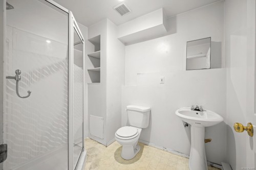 #B-2221 Embleton Cres, Courtenay, BC - Indoor Photo Showing Bathroom