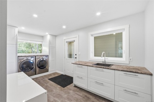 8485 Lisa Lane, Lantzville, BC 