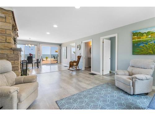 95 Island Crescent, Lighthouse Cove, ON - Indoor Photo Showing Living Room
