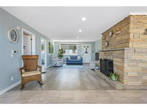 95 Island Crescent, Lighthouse Cove, ON - Indoor Photo Showing Living Room With Fireplace