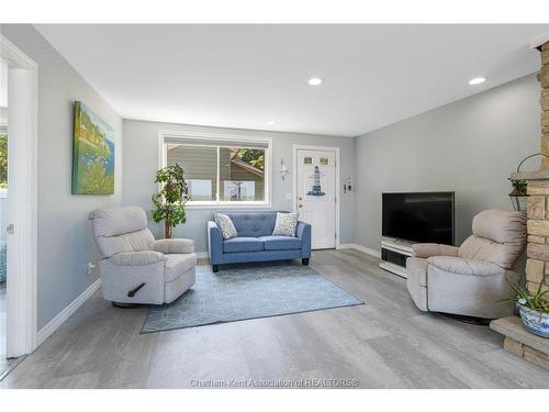 95 Island Crescent, Lighthouse Cove, ON - Indoor Photo Showing Living Room