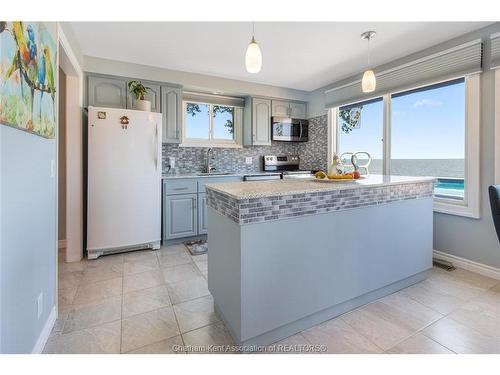 95 Island Crescent, Lighthouse Cove, ON - Indoor Photo Showing Kitchen
