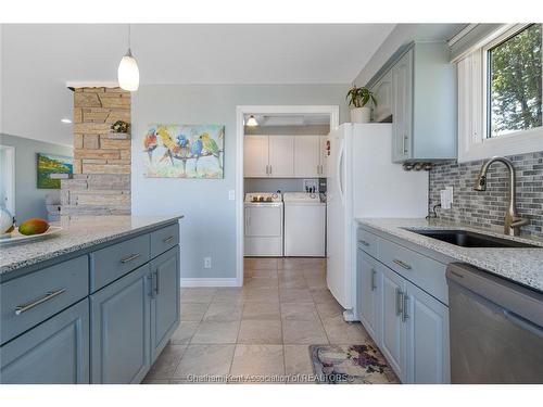 95 Island Crescent, Lighthouse Cove, ON - Indoor Photo Showing Kitchen