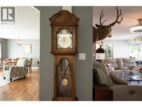 11414 Adams Avenue, Summerland, BC - Indoor Photo Showing Living Room