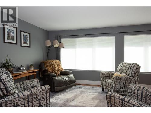 11414 Adams Avenue, Summerland, BC - Indoor Photo Showing Living Room